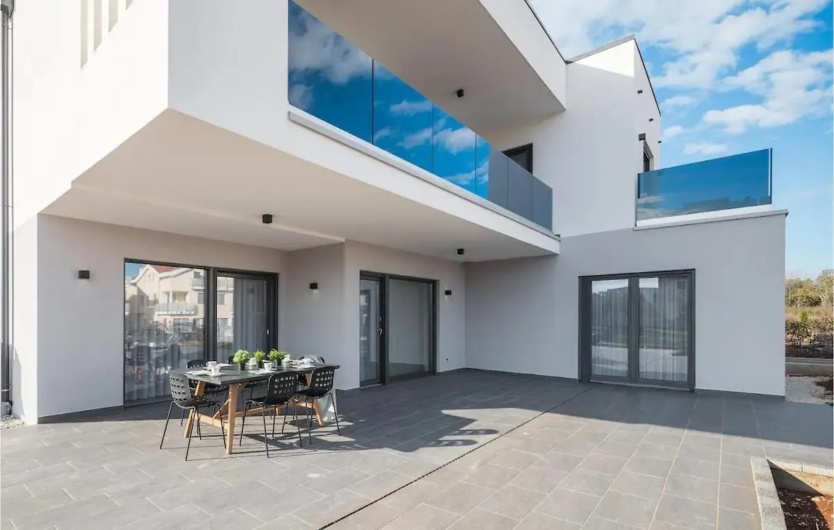 Villa Laura Funtana 0*,